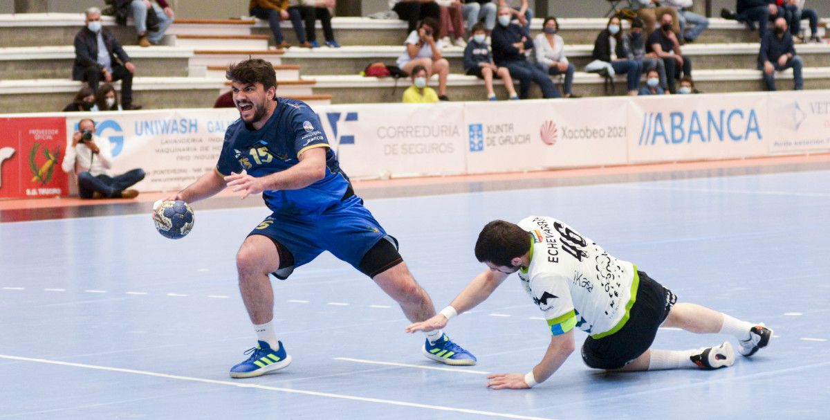 Caue Herrera, en el partido entre el Teucro y el Ikasa Madrid en el Pabellón Municipal