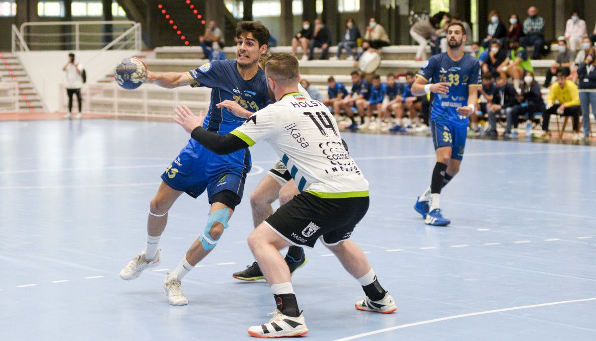 Partido entre o Teucro e o Ikasa Madrid no Pavillón Municipal