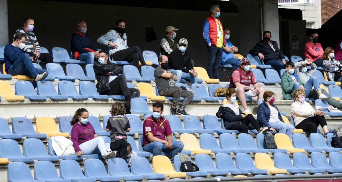 Grada de Pasarón en el partido de liga entre el Pontevedra y el Lealtad