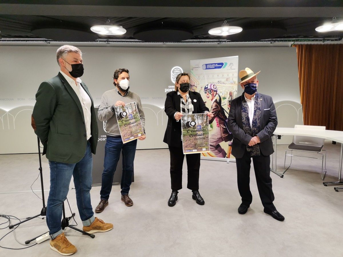 La concelleira de Promoción Económica, Yoya Blanco, presenta el vídeo o Camiño Contado