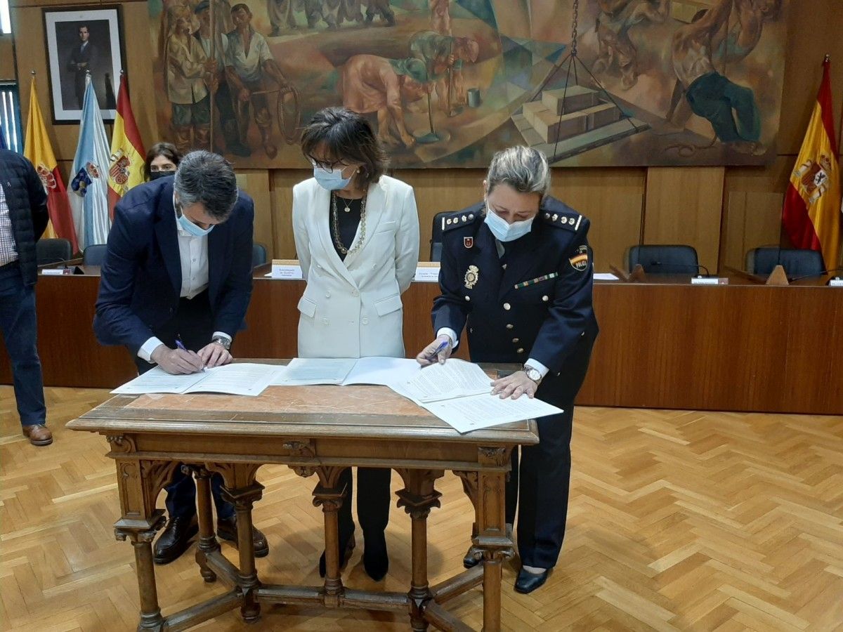 O Concello de Vilagarcía asina o novo protocolo de colaboración entre forzas e corpos de seguridade do Estado para loitar contra a violencia de xénero