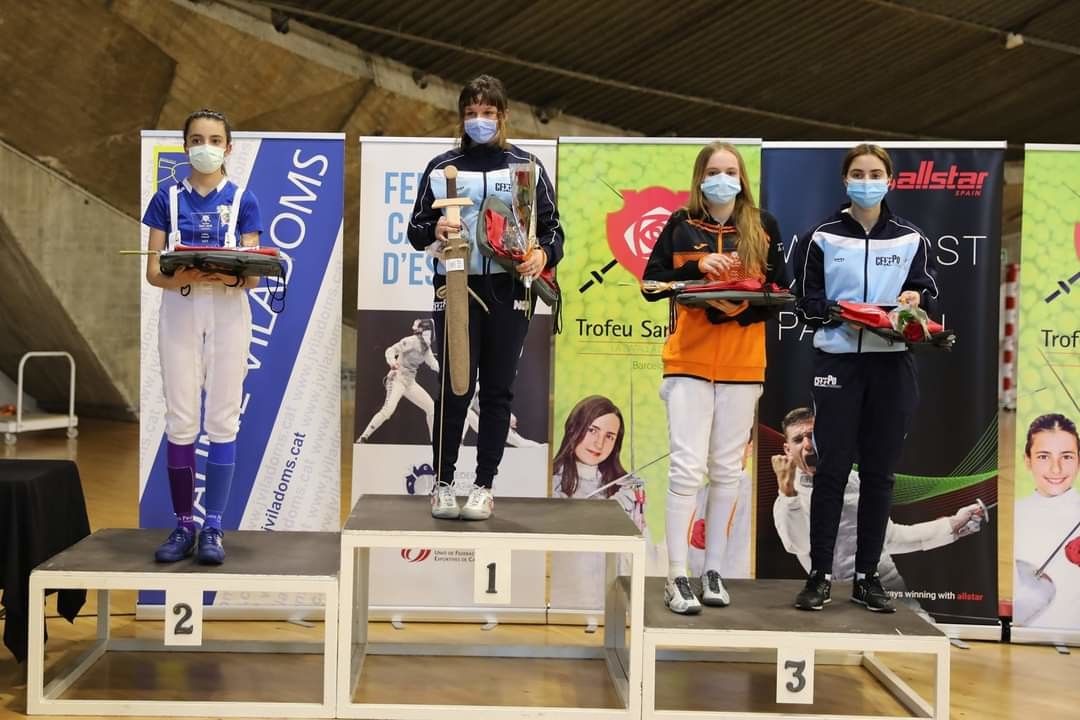 Pilar Garnelo e Inés Silva no podio do Trofeo Sant Jordi de Esgrima
