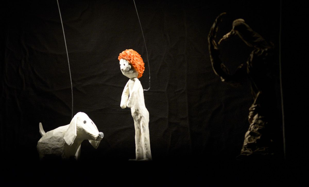 Representación de la obra "Ás para Álex" de Baobab Teatro en el Salón do Libro