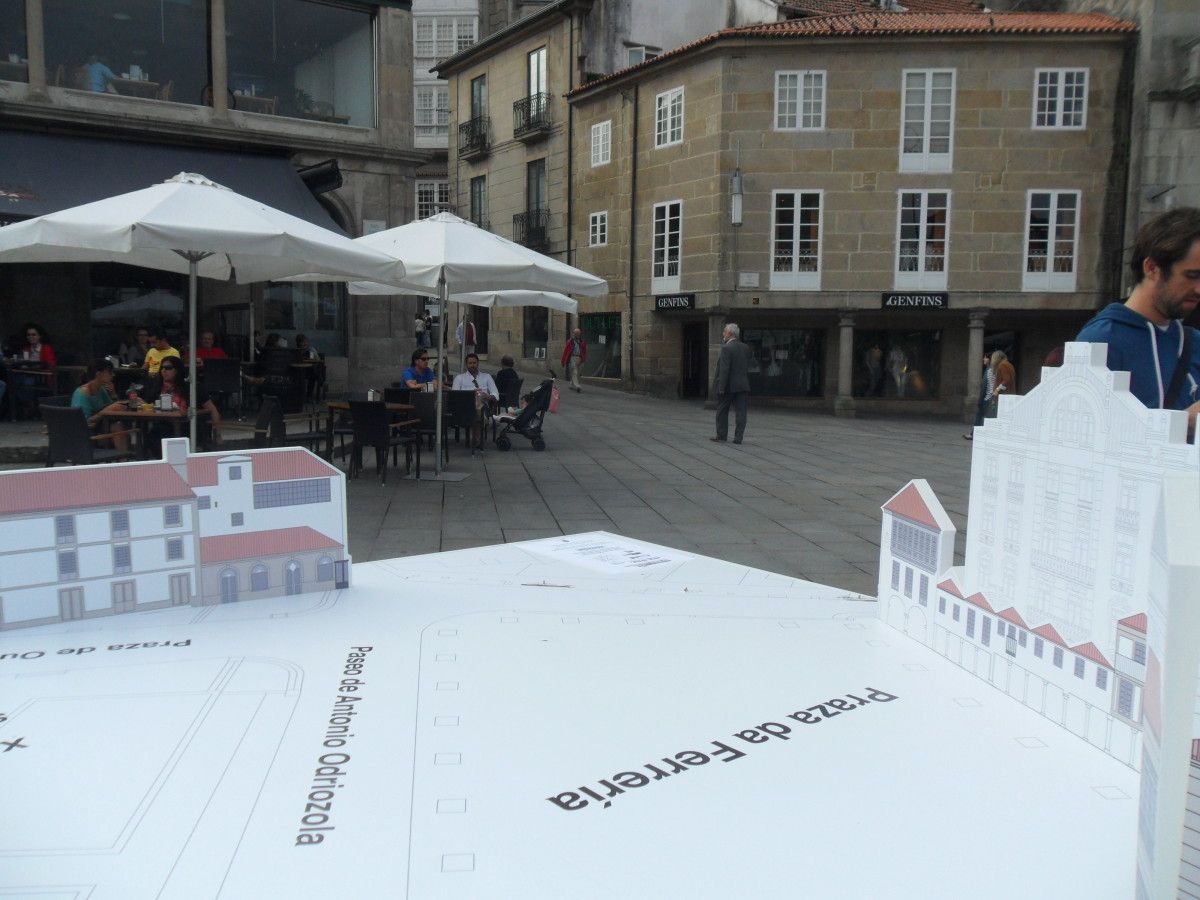 Maqueta da praza da Ferrería á que arrancaron un anaco