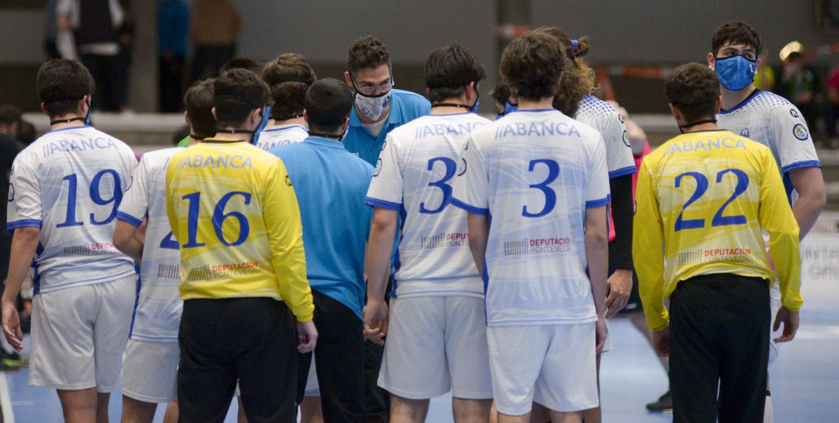 Fase final de la Liga Gallega Juvenil de Balonmano entre Cisne y Luceros