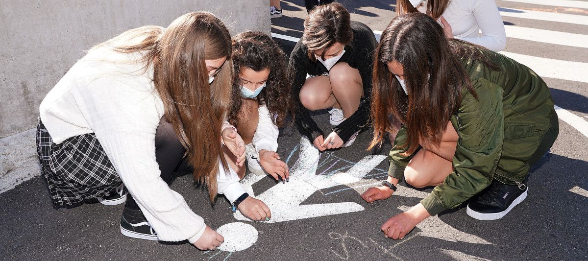 Actividad final de la campaña 'La ropa no tiene género' de los centros Johan Carballeira, Illa de Ons y A Pedra de Bueu