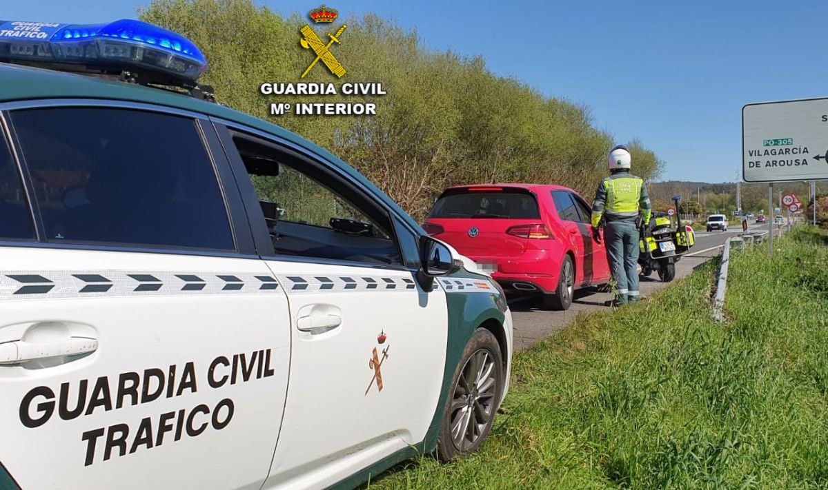 Control da Garda Civil de Tráfico en Caldas de Reis