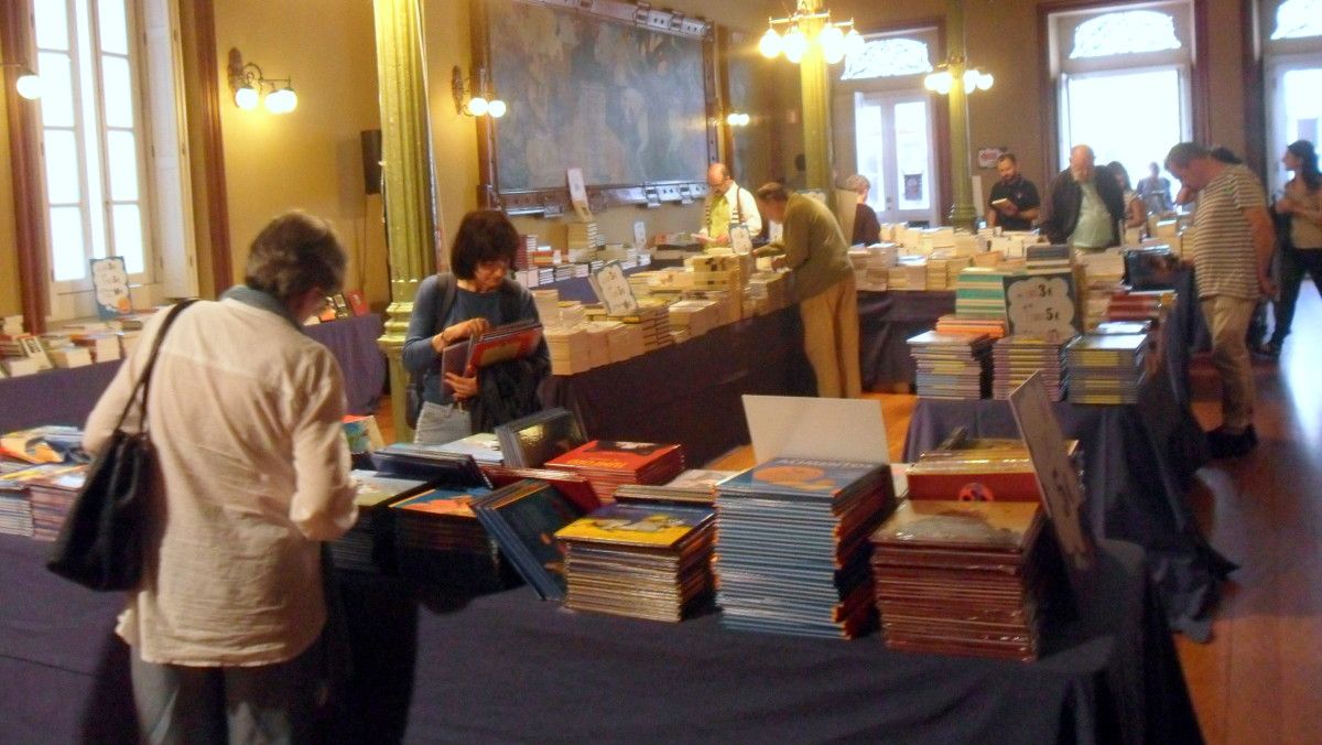 Tercer outlet del libro gallego en el Café Moderno