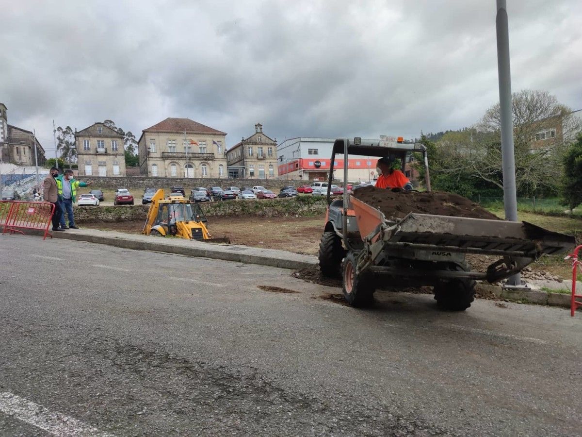 Ponte Caldelas habilita 200 plazas de aparcamiento gratuitas en dos parcelas en el centro de la villa