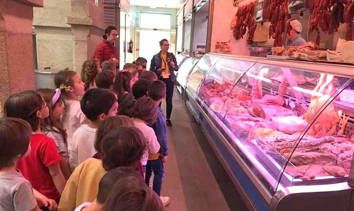 Visita de escolares al Mercado de Abastos a través de O Ganapán