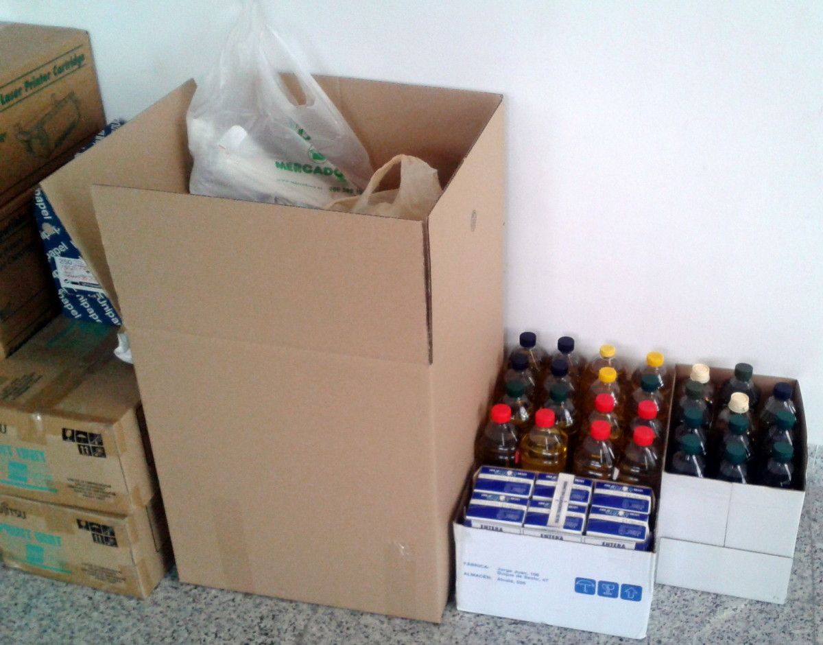 Alimentos donados por funcionarios de A Parda para el comedor de San Francisco