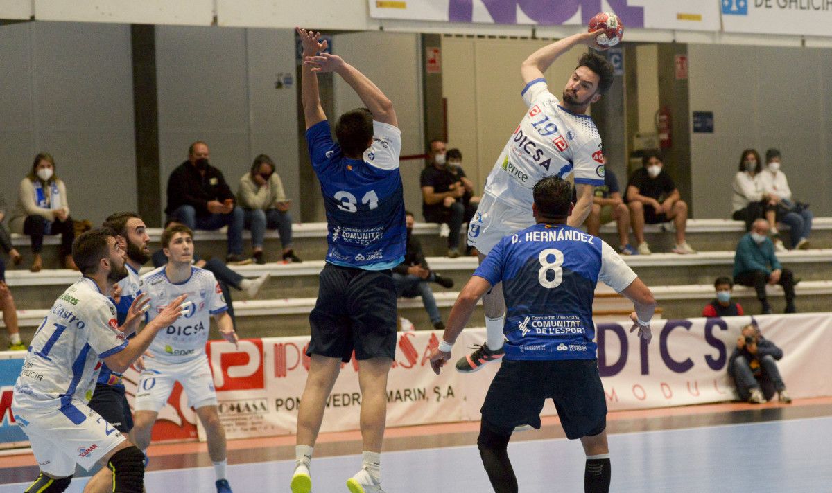 Pablo Gayoso no partido da Liga Asobal entre Cisne e BM Benidorm no Municipal