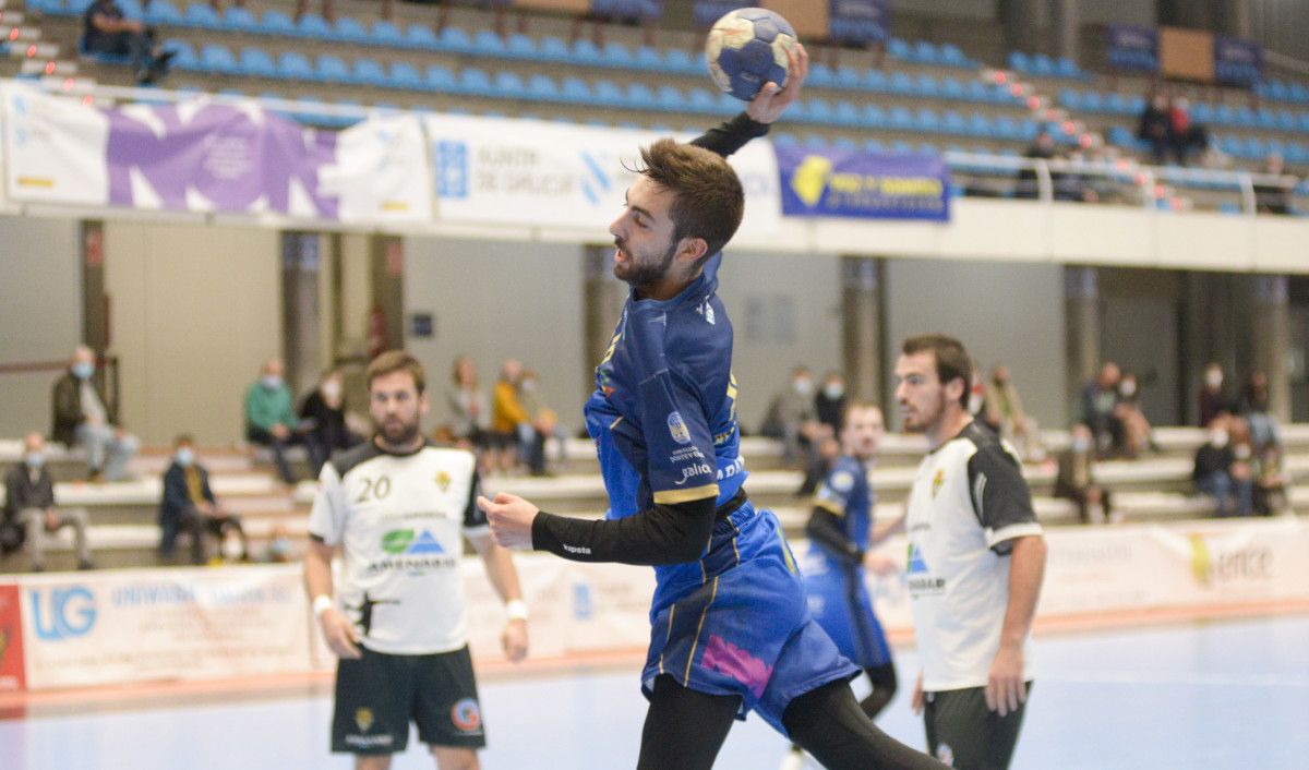 Cristian Remeseiro, no partido entre o Teucro e o Amenabar Zarautz no Pavillón Municipal