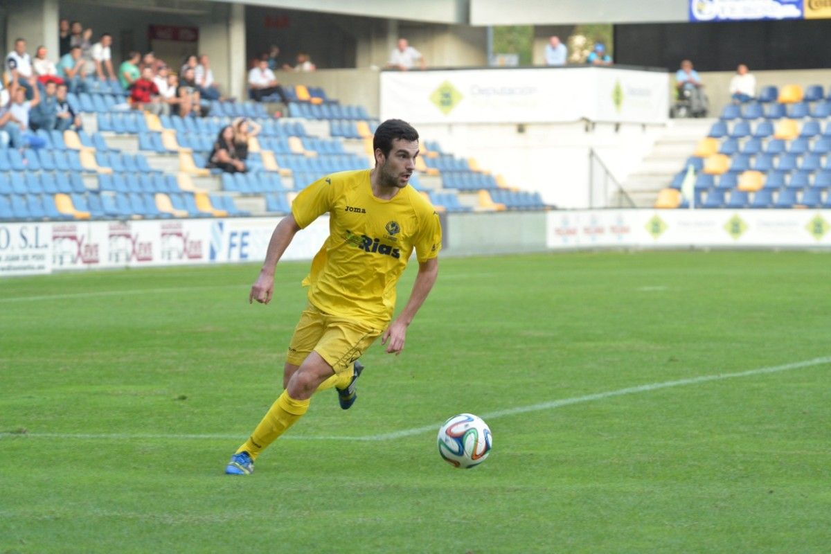 Partido entre Pontevedra e Xuventú Sanxenxo en Pasarón