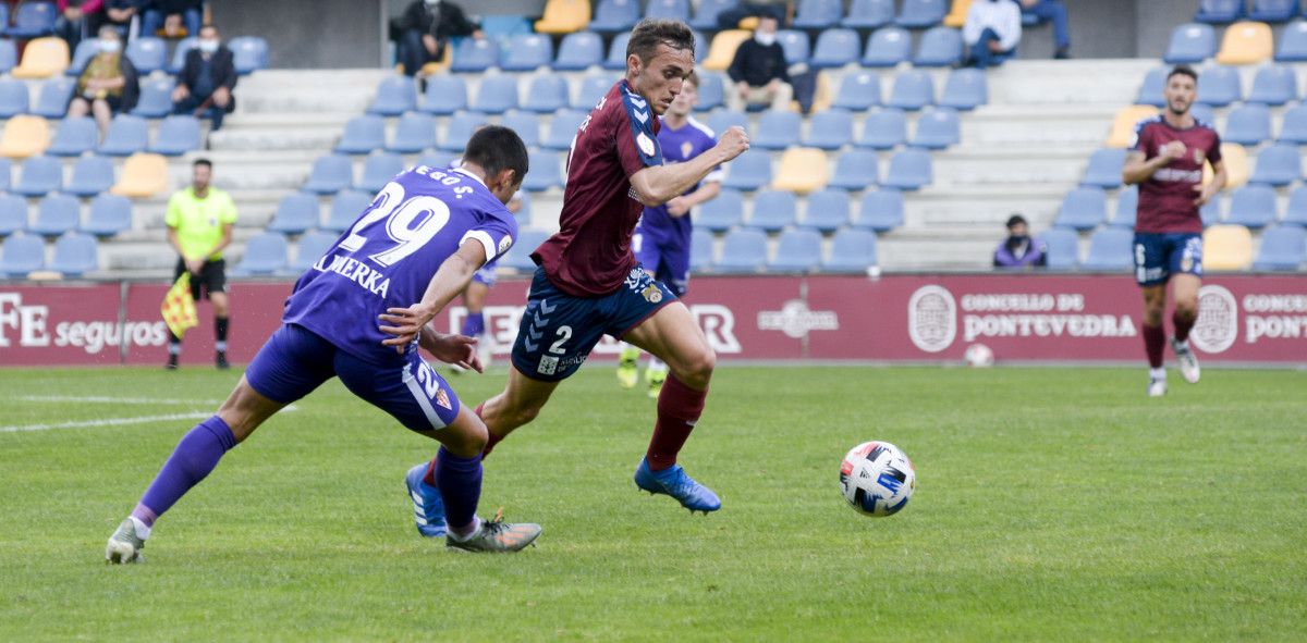 Partido entre Pontevedra y Sporting B en Pasarón