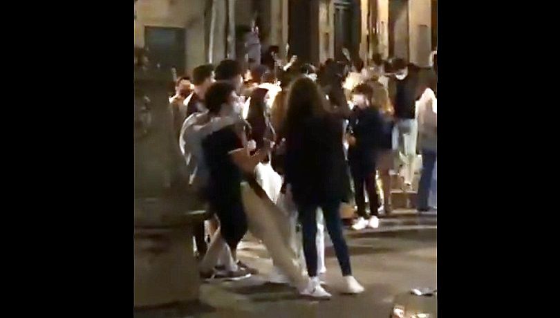 Celebración na Praza da Verdura durante o sábado 8 de maio