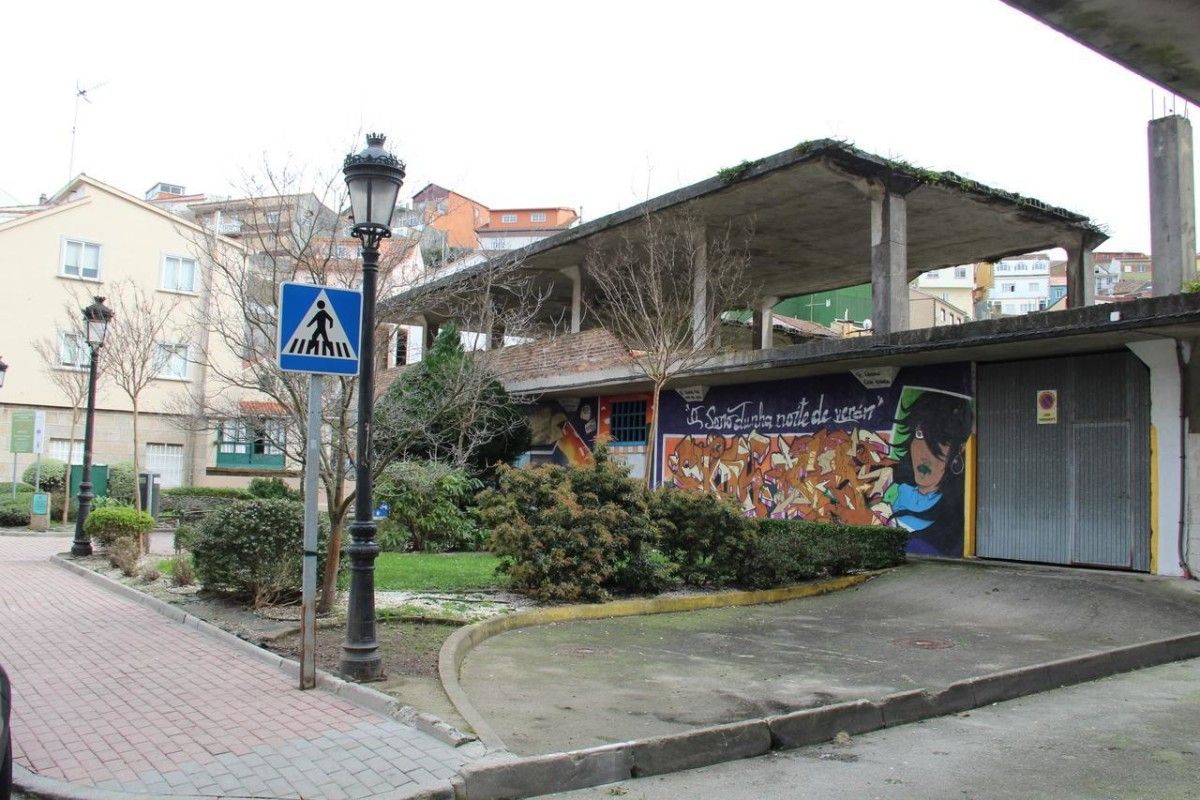 Edificio ruinoso do antigo Mercado de Cantodarea
