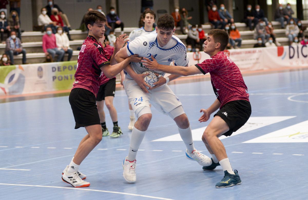 Daniel Virulegio en el partido del Nacional Juvenil entre el Cisne y el Ademar León