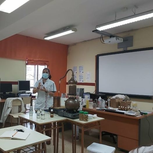 Xornada práctica de cosmética natural oncolóxica no IES Frei Martín Sarmiento