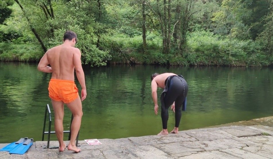 Socorristas de la playa fluvial de A Calzada