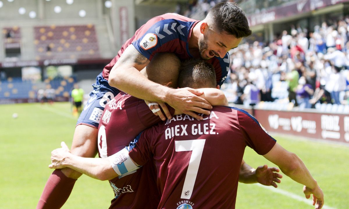 Partido entre Pontevedra e Real Oviedo Vetusta en Pasarón
