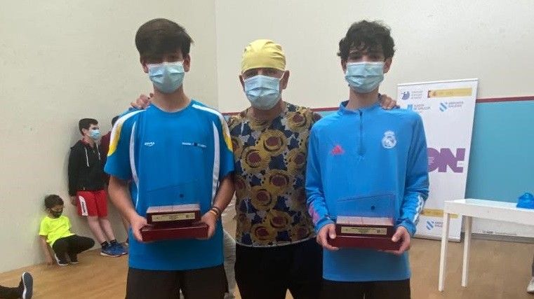 Pablo Caínzos e Yago González, campións galegos sub 15 de squash