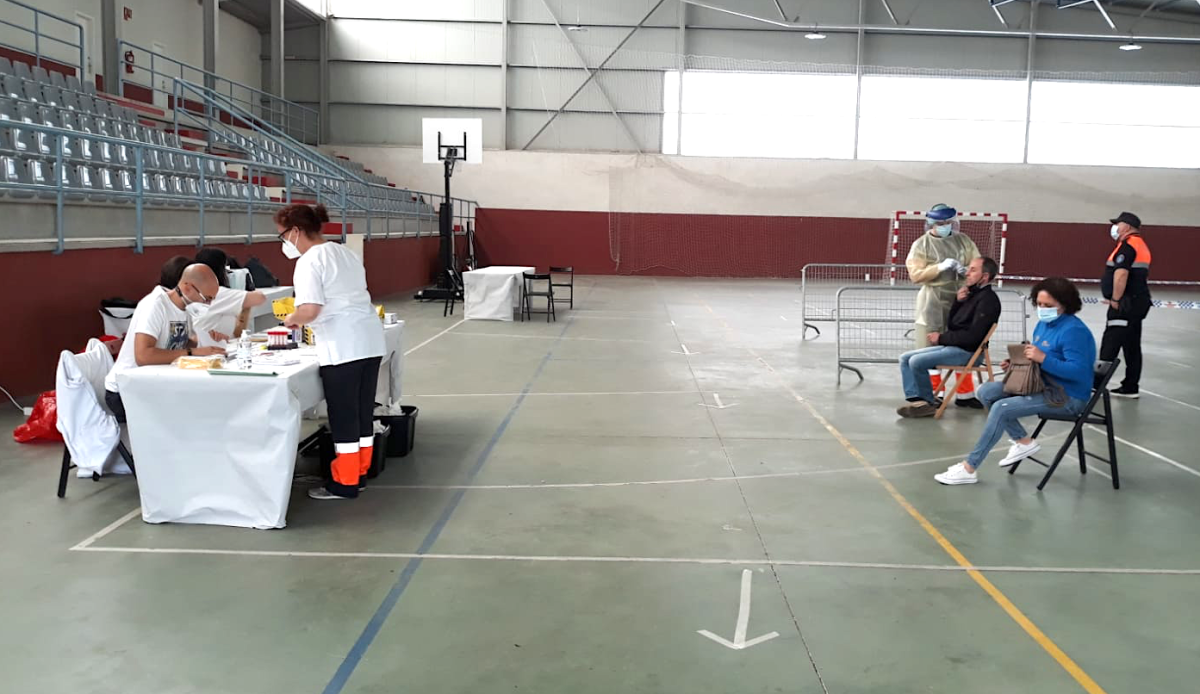 Cribado de covid en el pabellón municipal de Moraña