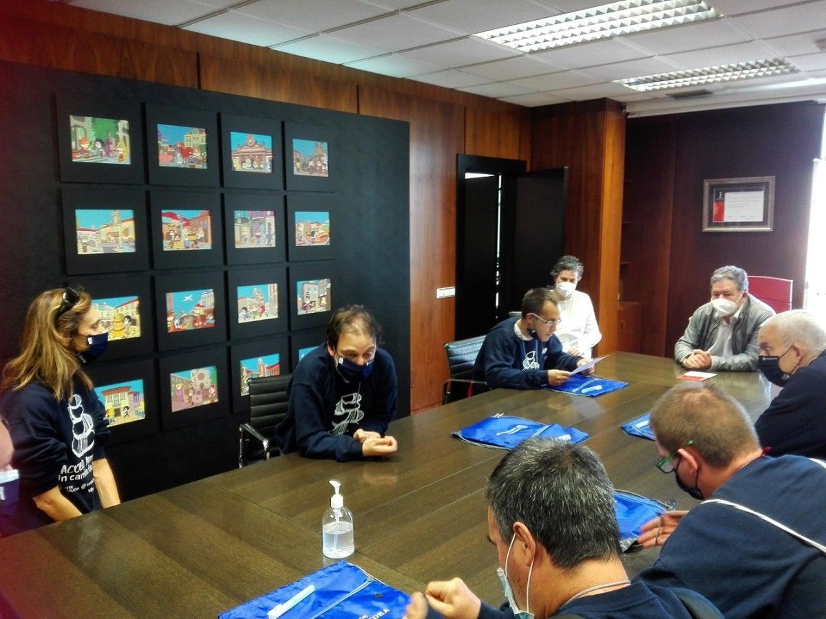 Recepción do alcalde de Pontevedra a varios integrantes da Fundación Menela