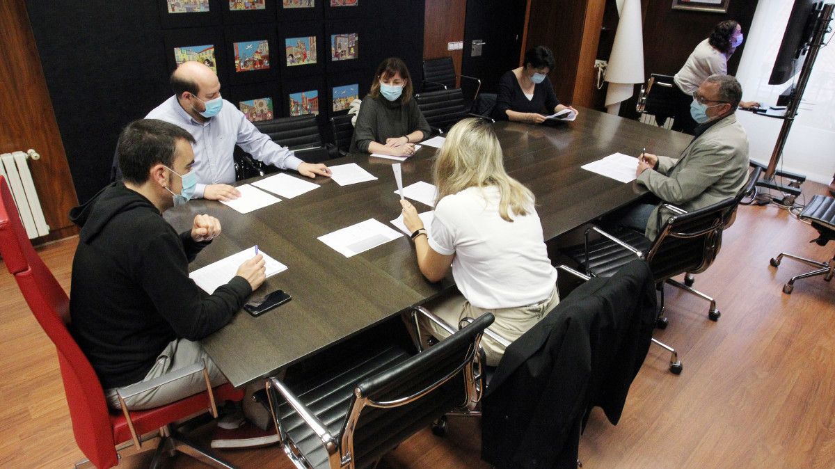 Imagen de archivo de una reunión de Xaquín Moreda con la delegación del Colegio de Arquitectos en Pontevedra	