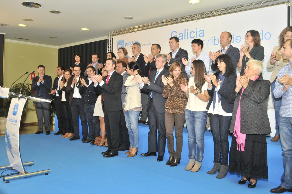 Alberto Núñez Feijóo posa coa candidatura do PP pola provincia de Pontevedra Alberto Núñez Feijóo posa coa candidatura do PP pola provincia de Pontevedra