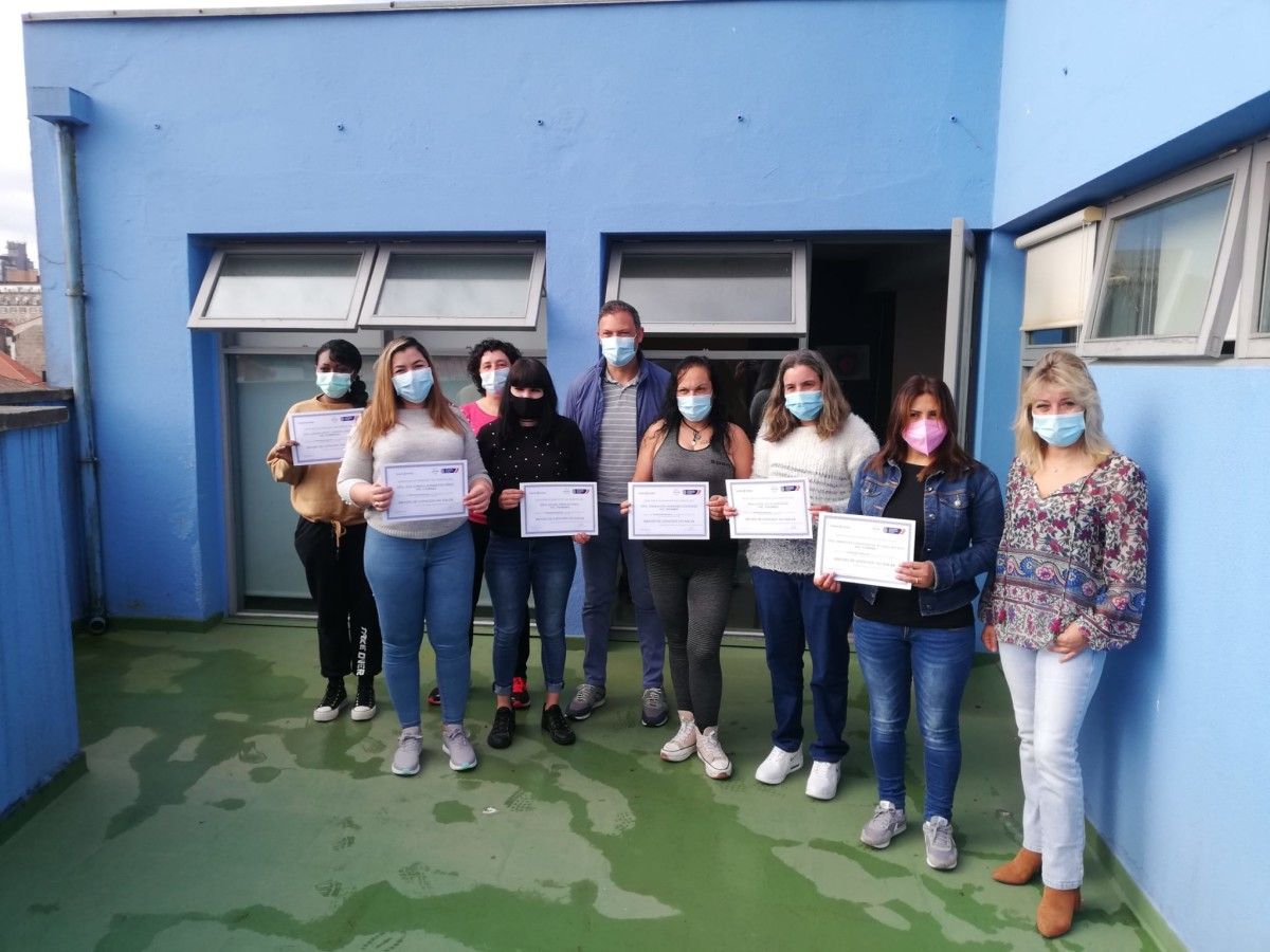 Entrega de diplomas del curso de atención en el hogar