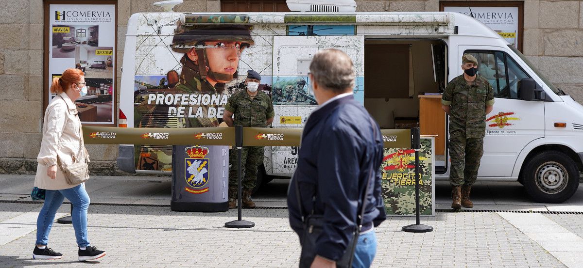 El Ejército de Tierra despliega una Unidad Móvil en Pontevedra para captar a la juventud