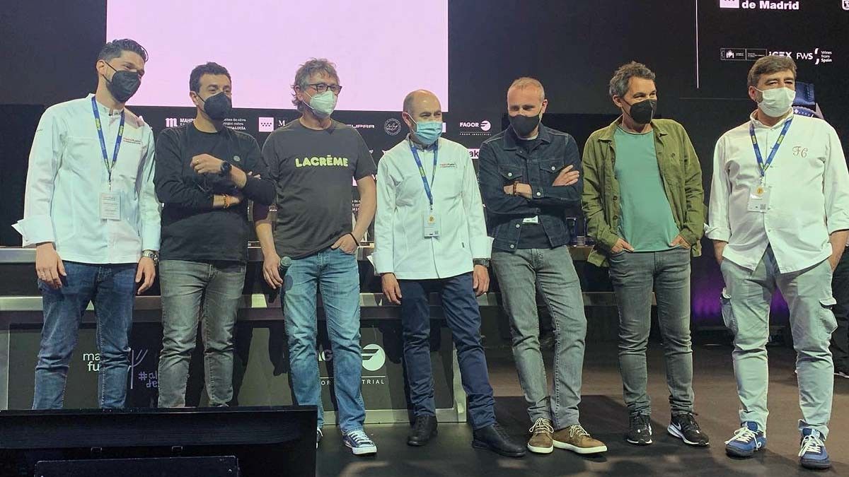 Javier Olleros (segundo por la derecha) junto a los ganadores del Premio Cocinero del Año