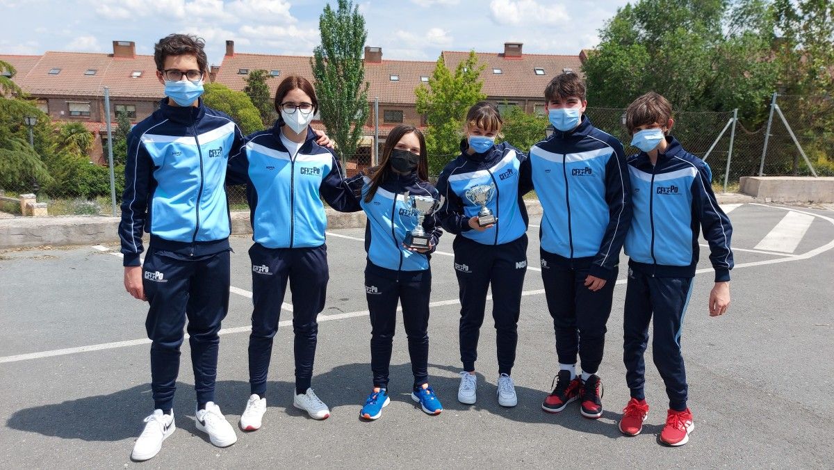 Equipo infantil da Escola Hungaresa no Campionato de España