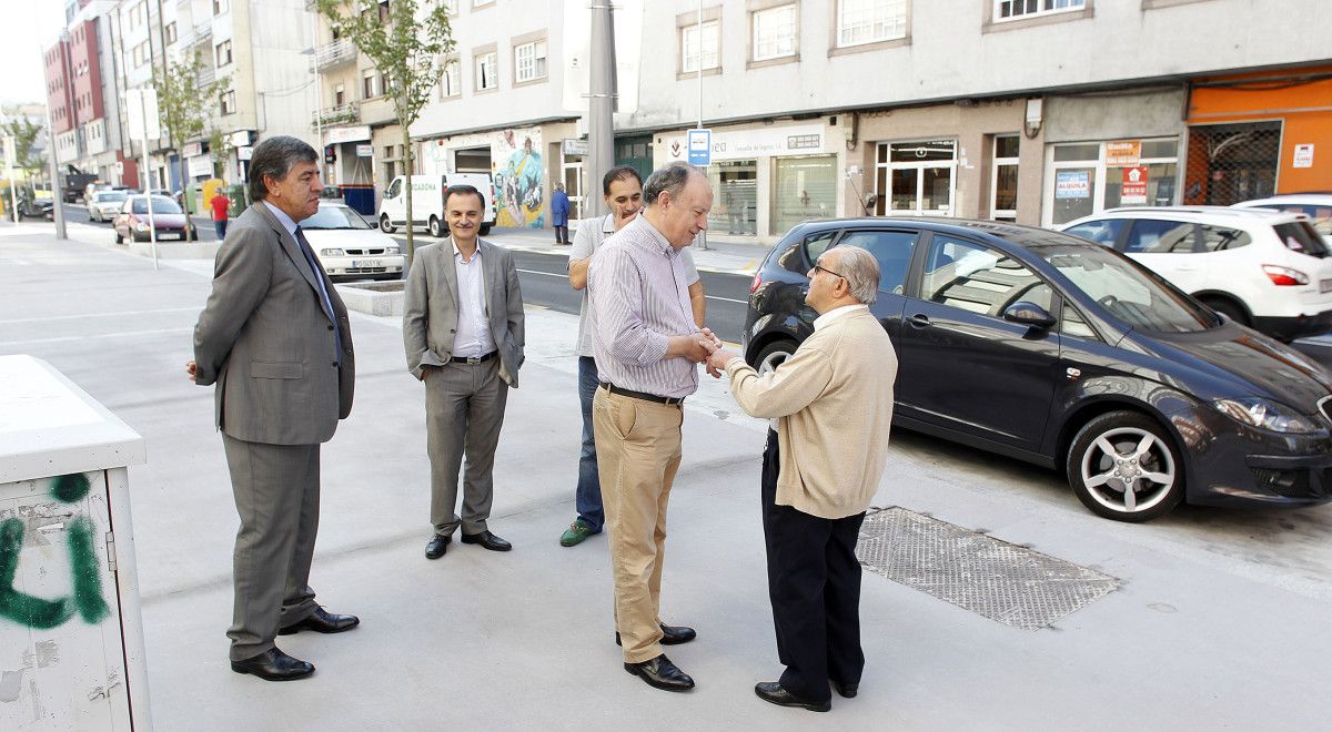 Antón Louro visita las obras de mejora de la avenida de Lugo