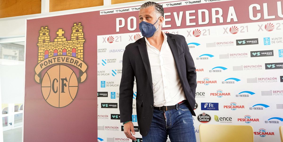 Toni Otero na súa presentación como director deportivo do Pontevedra CF