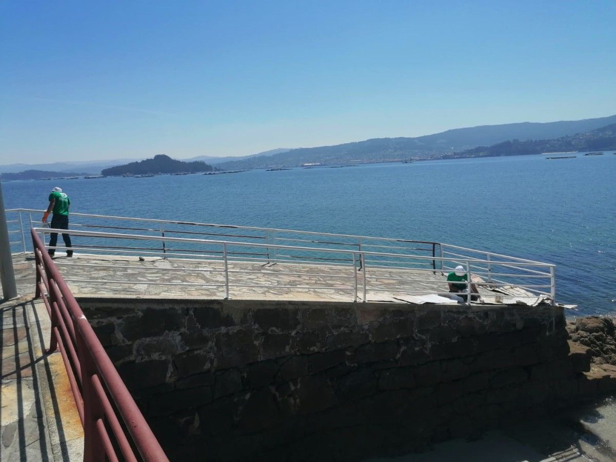 Obras de mantenimiento en las playas de Poio