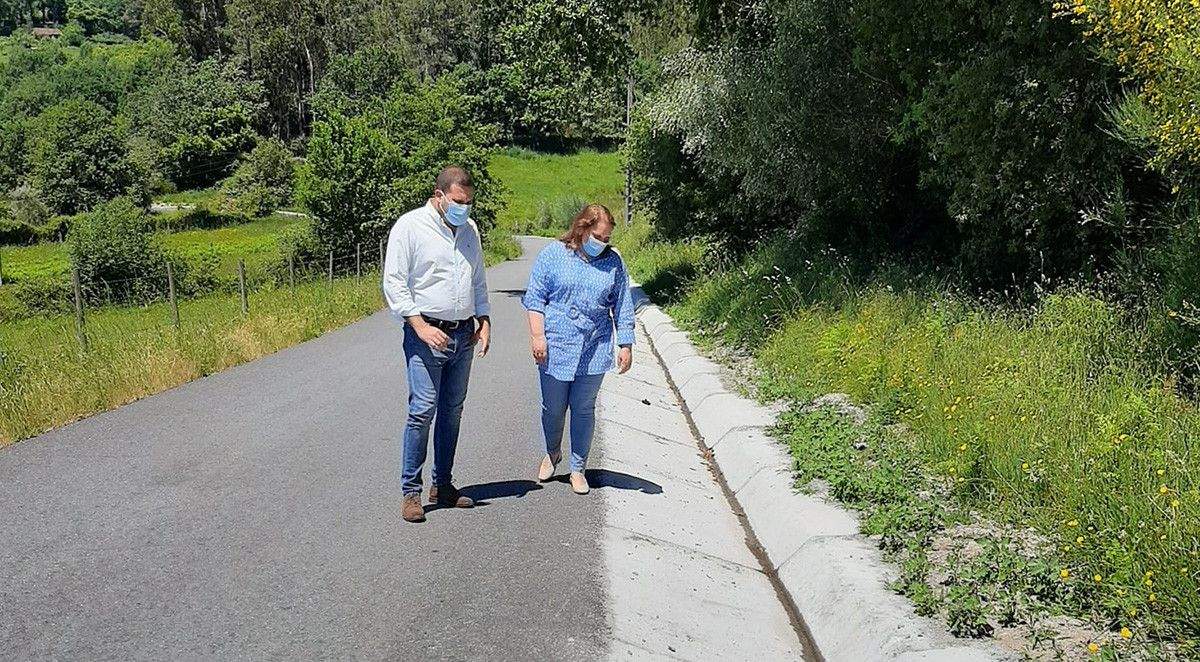 Nova pista entre os lugares de Piñeiro e Tresaldeas