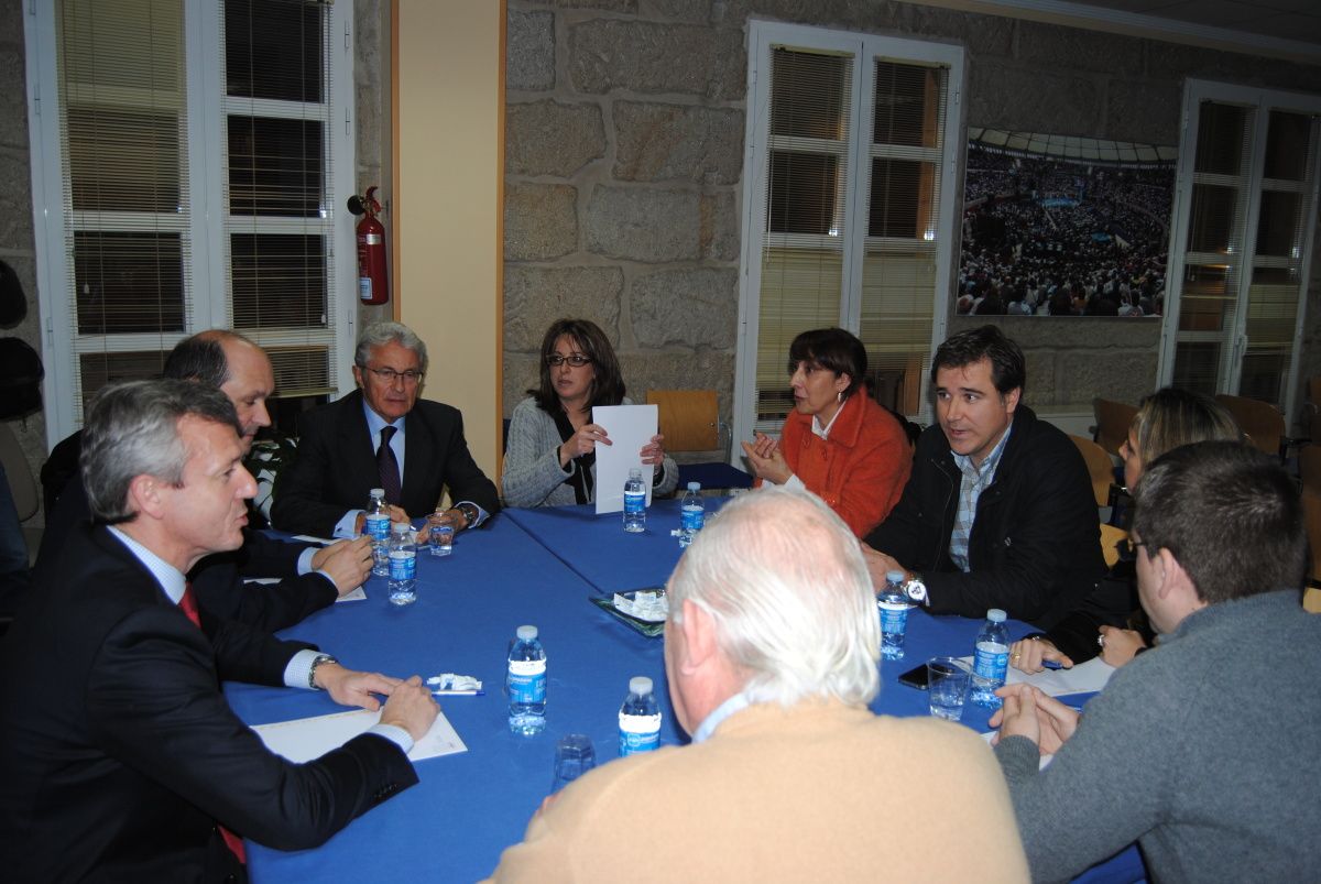 Reunión de los seis ediles "díscolos" del PP con Jacobo Moreira, Rafael Louzán y Alfonso Rueda Reunión de los seis ediles "díscolos" del PP con Jacobo Moreira, Rafael Louzán y Alfonso Rueda