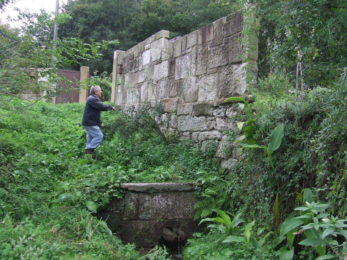 Muro en el que se encontró el petroglifo