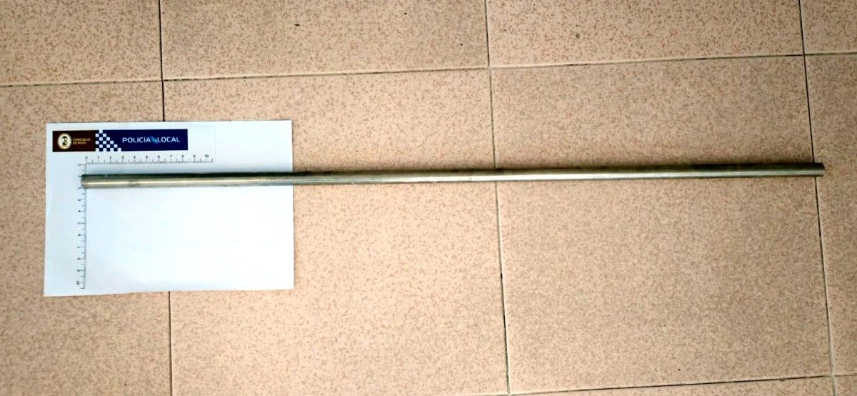 Barra metálica con la que el conductor de la furgoneta intentó realizar la agresión