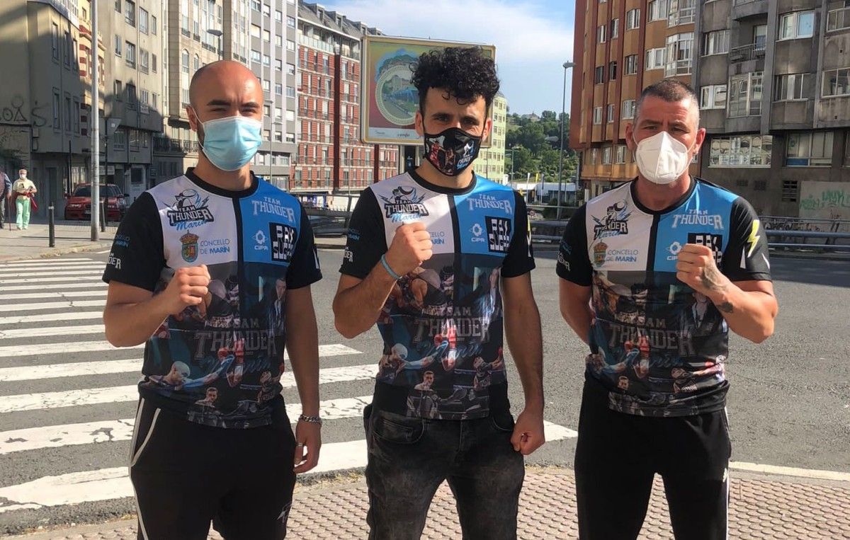 Aarñon González (centro) con Alberto Teijeiro y Mario Peteiro