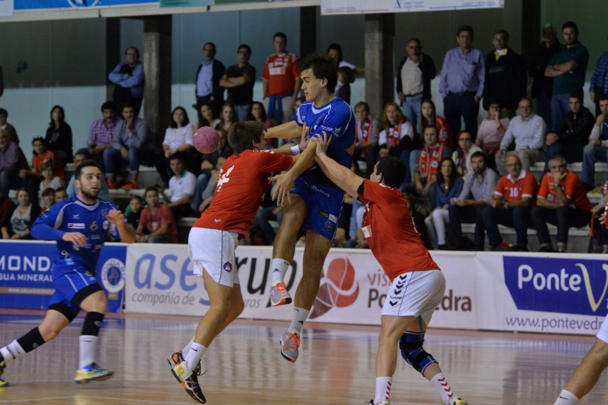 Partido entre Teucro y Academia Octavio en el Pabellón Municipal