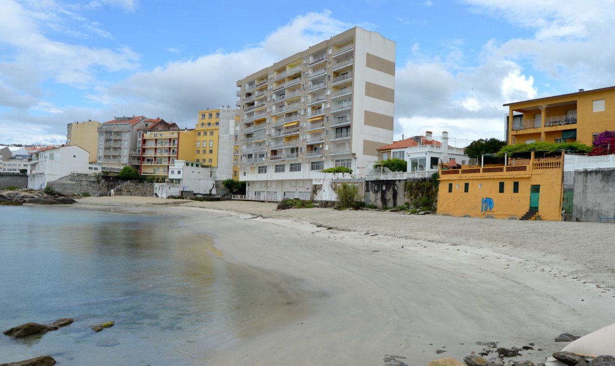 Praia da Carabuxeira tras completarse a primeira fase de rehabilitación