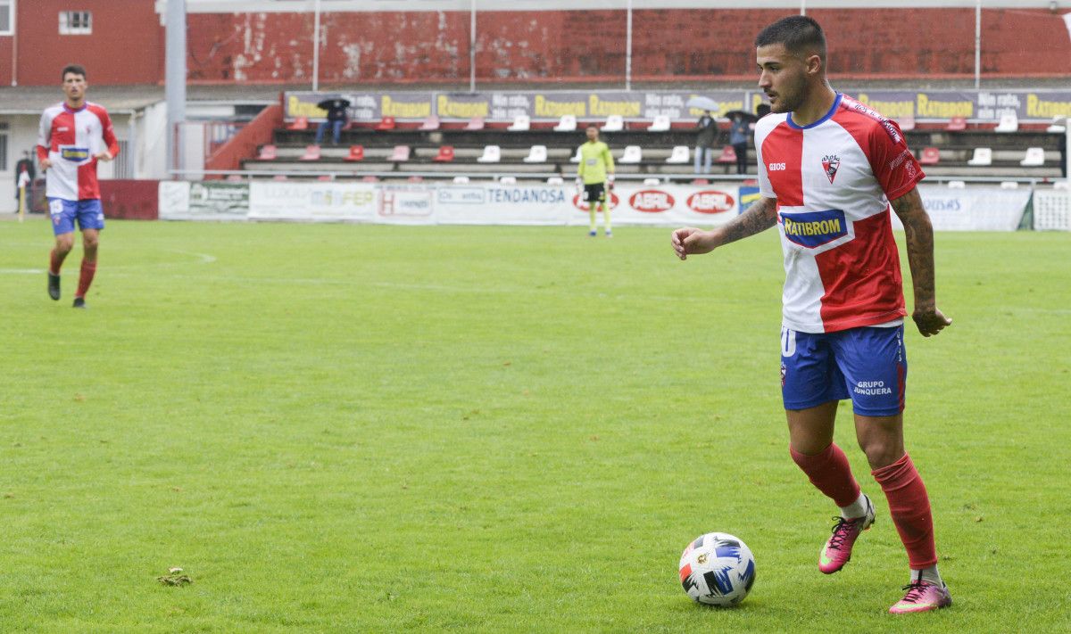 Kilian Villaverde no play off de ascenso a Segunda RFEF entre Arosa e Somozas na Lomba