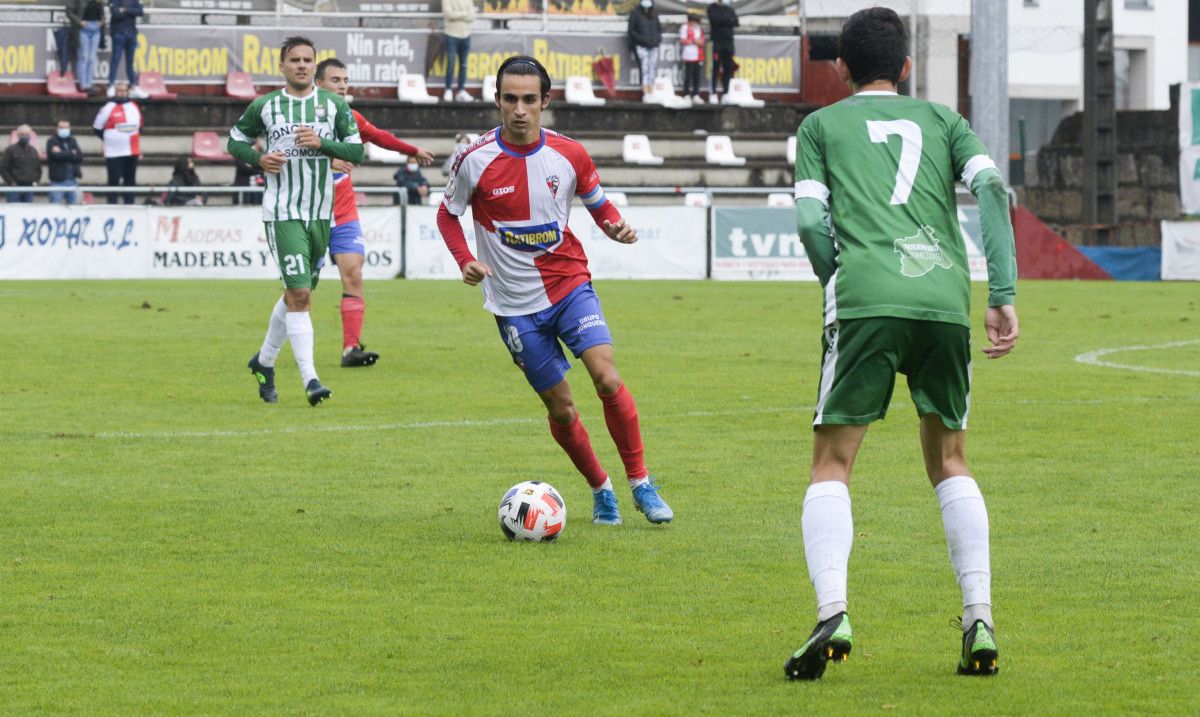 Julio Rey, no play off de ascenso a Segunda RFEF entre Arosa e Somozas na Lomba