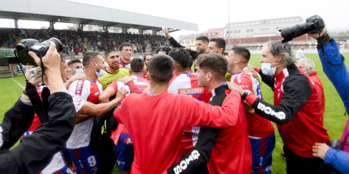 O Arosa celebra o seu ascenso a Segunda RFEF