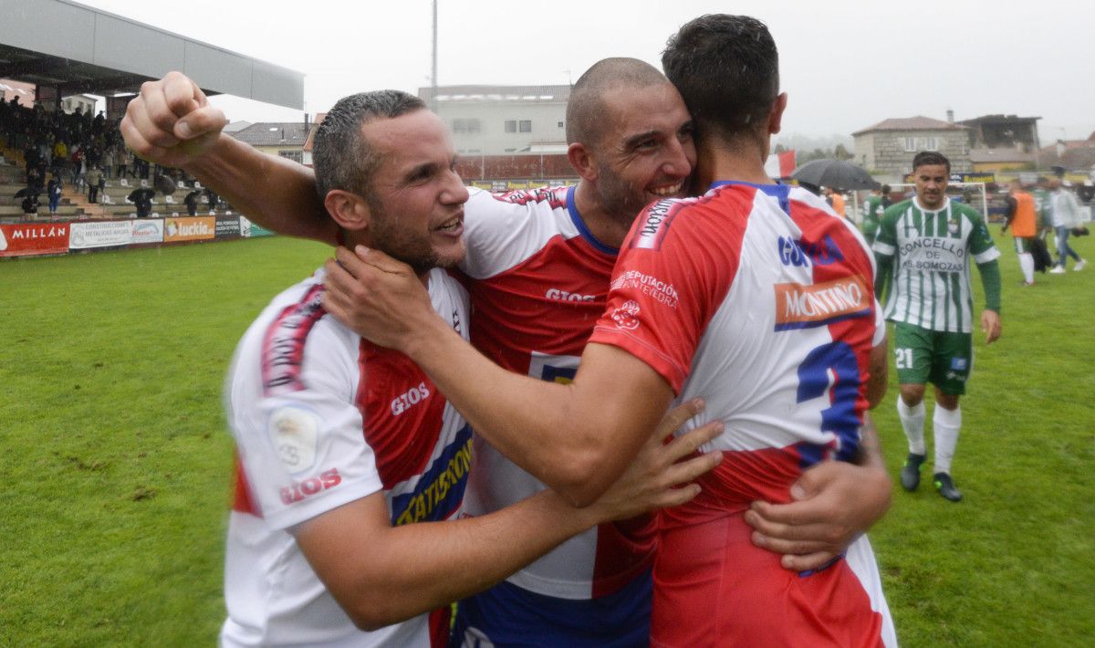 Campillo, Pedro García e Coti celebran o ascenso do Arosa á Segunda RFEF