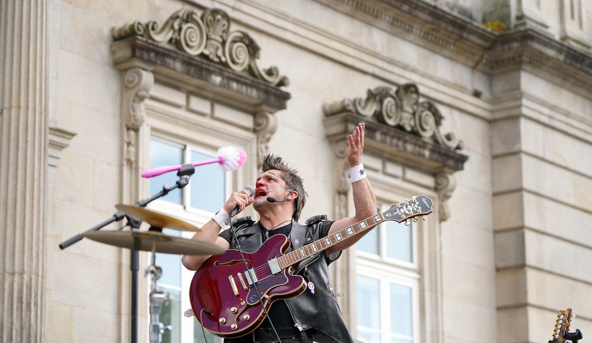 Concierto de punk infantil de Brais Gutiérrez e Isaac Rodríguez
