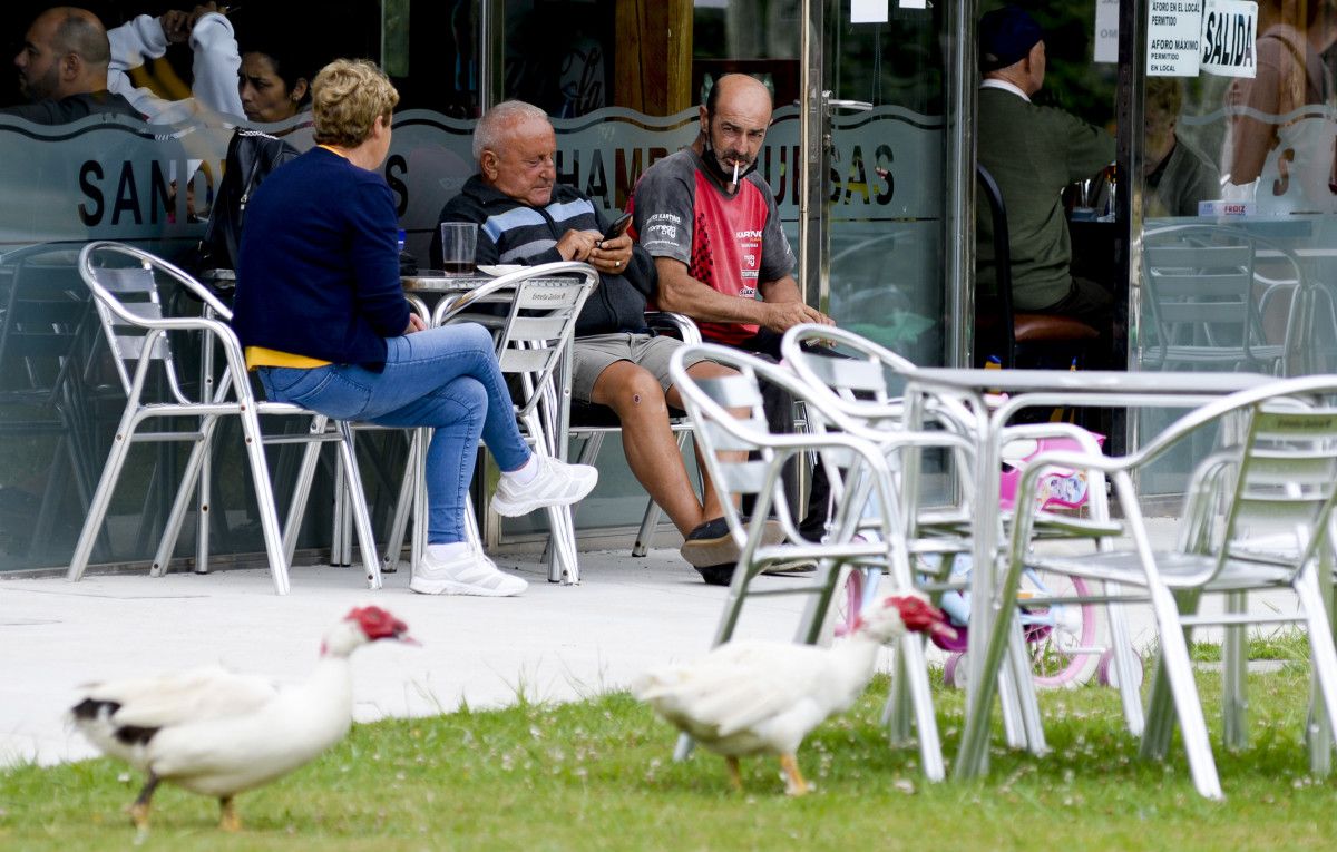 Terraza en Poio en el primer día en el nivel medio de restricciones